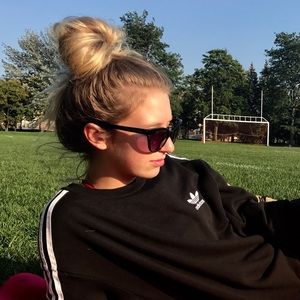 Meet your Posher, Caitlin